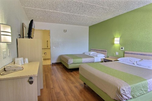 Motel 6 Austin TX - Central Downtown UT - image 11