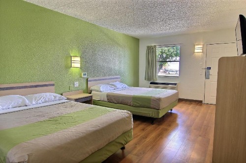 Motel 6 Austin TX - Central Downtown UT - image 12