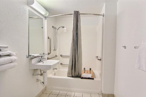 Motel 6 Austin TX - Central Downtown UT - image 17