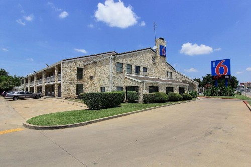 Motel 6 Austin TX - Central Downtown UT - image 2