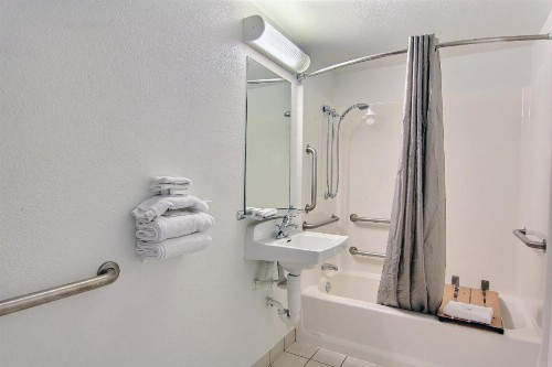 Motel 6 Austin TX - Central Downtown UT - image 20