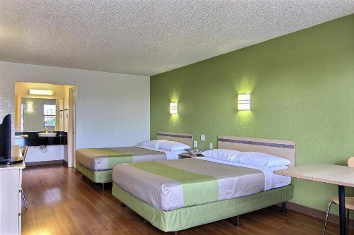 Motel 6 Austin TX - Central Downtown UT - image 21
