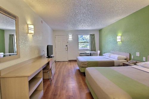 Motel 6 Austin TX - Central Downtown UT - image 26