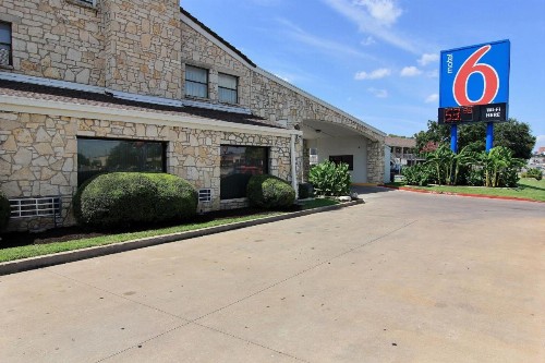 Motel 6 Austin TX - Central Downtown UT - image 29