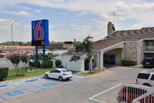 Motel 6 Austin TX - Central Downtown UT - image 31
