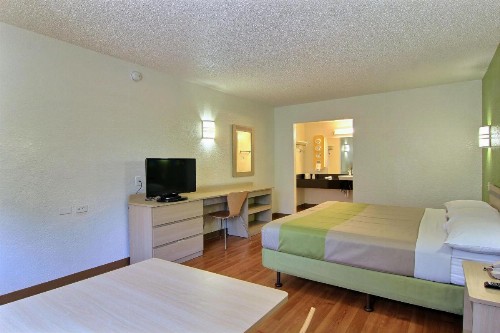 Motel 6 Austin TX - Central Downtown UT - image 36