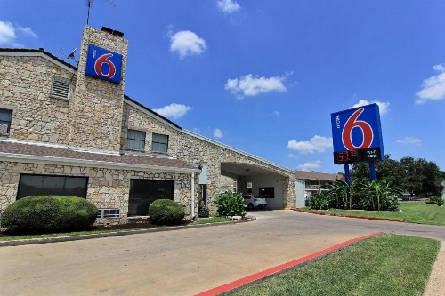 Motel 6 Austin TX - Central Downtown UT - image 37