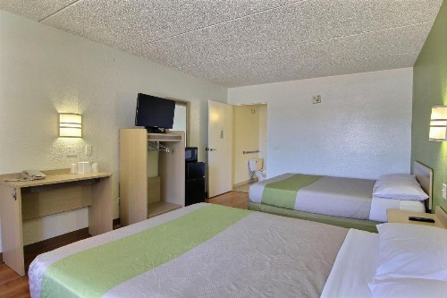 Motel 6 Austin TX - Central Downtown UT - image 4