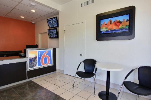 Motel 6 Austin TX - Central Downtown UT - image 42