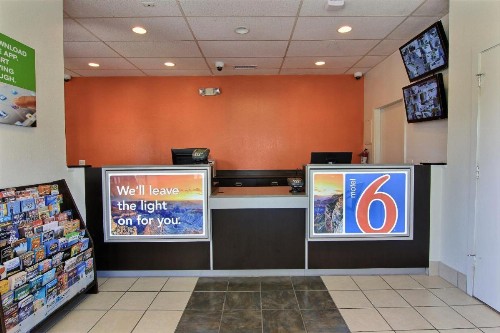 Motel 6 Austin TX - Central Downtown UT - image 43
