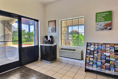 Motel 6 Austin TX - Central Downtown UT - image 47