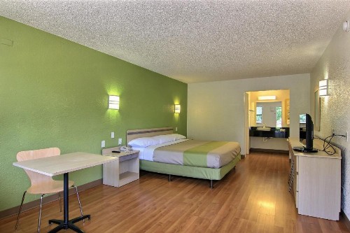 Motel 6 Austin TX - Central Downtown UT - image 5