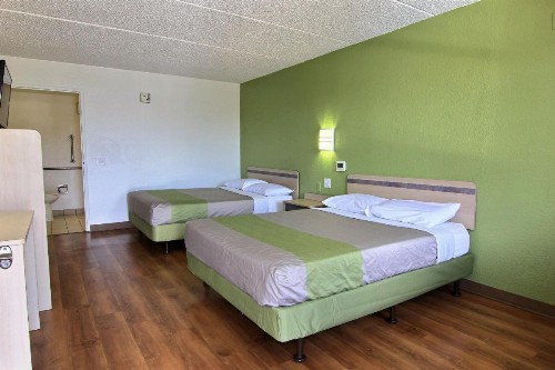 Motel 6 Austin TX - Central Downtown UT - image 6
