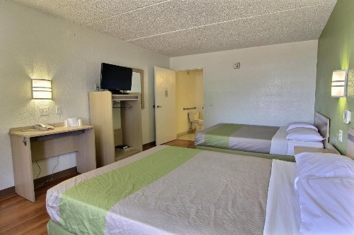 Motel 6 Austin TX - Central Downtown UT - image 9