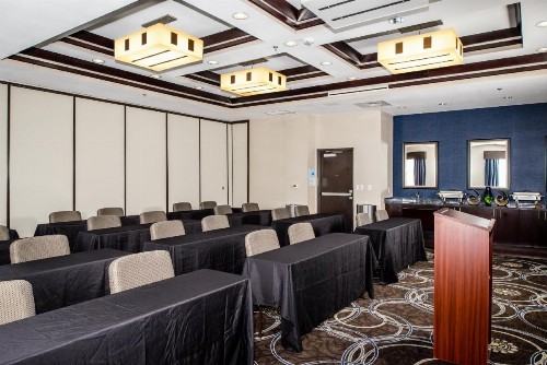 Holiday Inn Express Hotel & Suites Austin NW - Arboretum Area an IHG Hotel - image 2