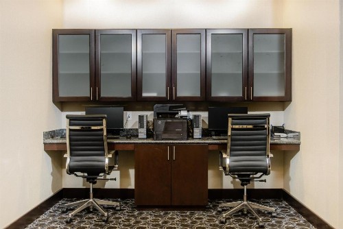 Holiday Inn Express Hotel & Suites Austin NW - Arboretum Area an IHG Hotel - image 7
