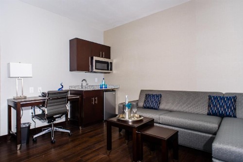 Holiday Inn Express Hotel & Suites Austin NW - Arboretum Area an IHG Hotel - image 8