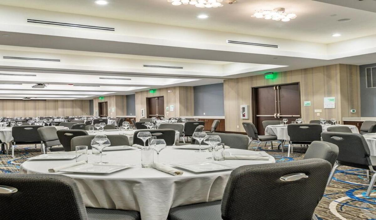 Holiday Inn Austin Airport an IHG Hotel - image 4