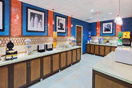 Hampton Inn Austin Oak Hill - image 5