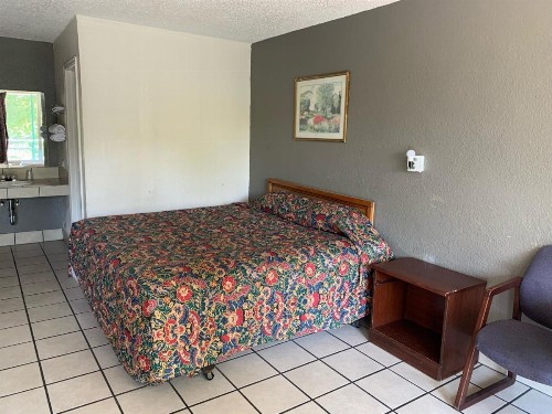 Budget Inn Motel - image 10