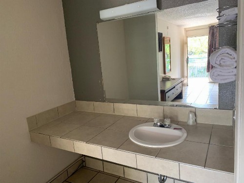 Budget Inn Motel - image 20