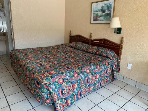 Budget Inn Motel - image 24