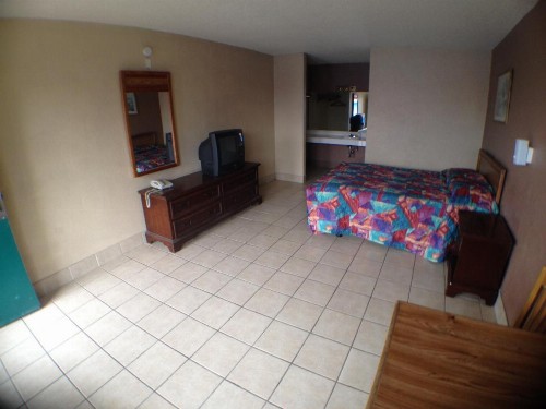Budget Inn Motel - image 32