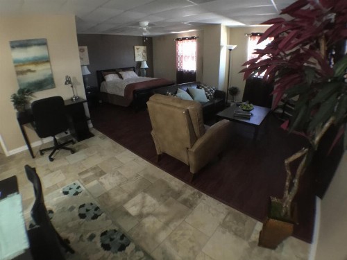 Austin Motor Inn - image 12