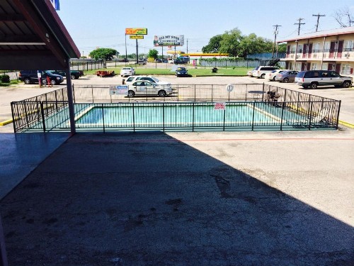 Austin Motor Inn - image 13