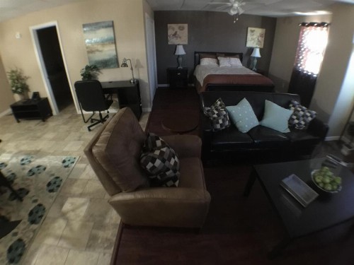 Austin Motor Inn - image 14