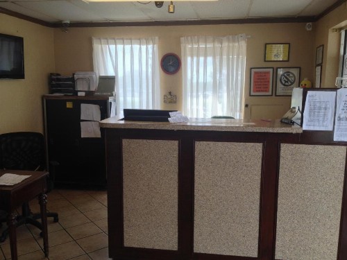 Austin Motor Inn - image 17