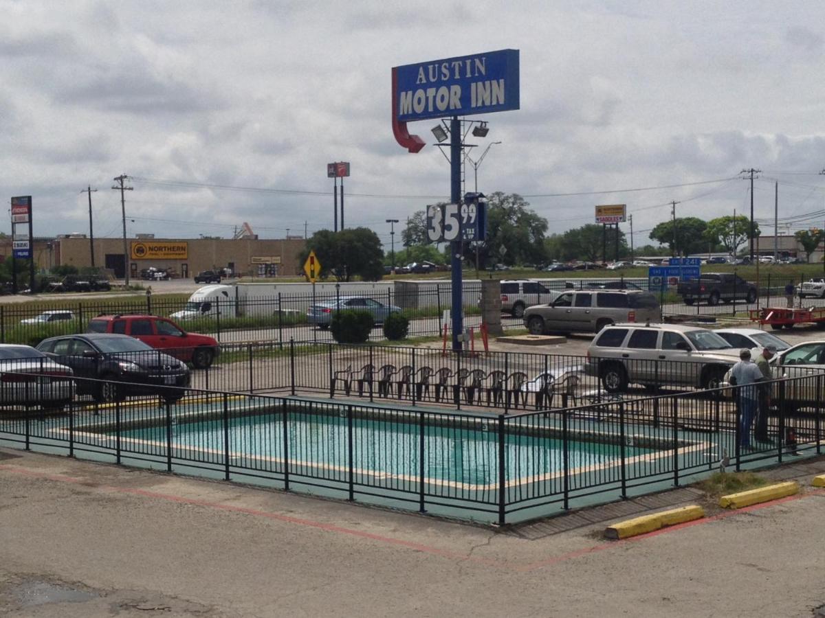 Austin Motor Inn - image 3