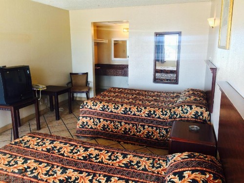 Austin Motor Inn - image 4