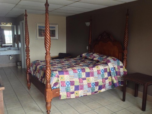Austin Motor Inn - image 40