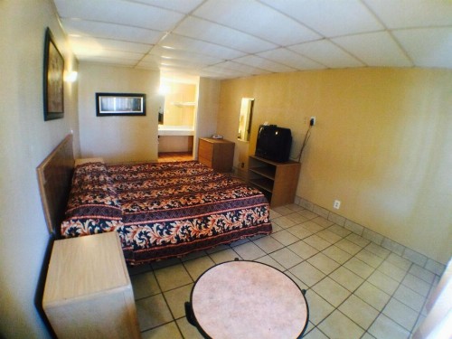 Austin Motor Inn - image 6
