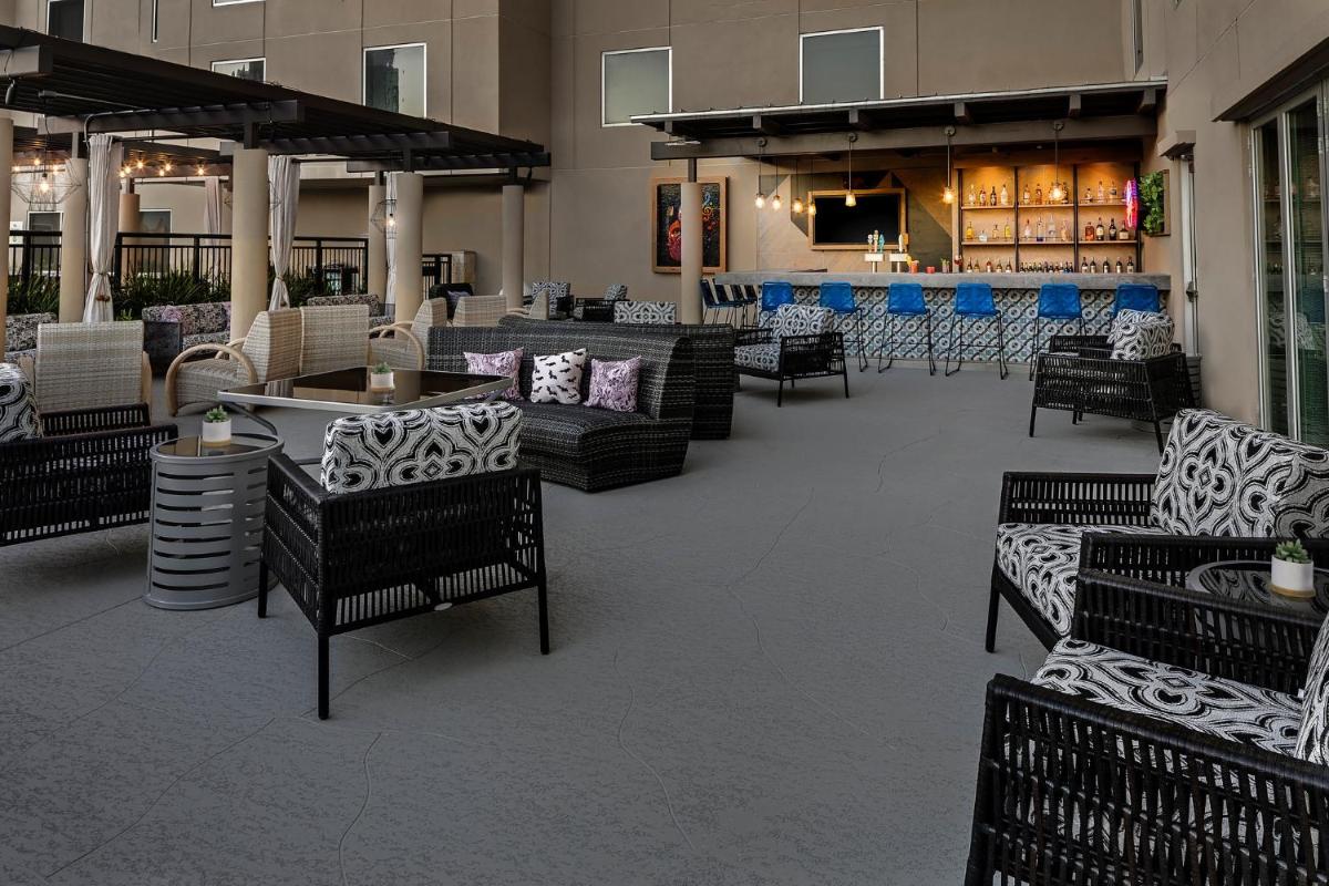 Holiday Inn Express Hotel & Suites Austin Downtown an IHG Hotel - image 4