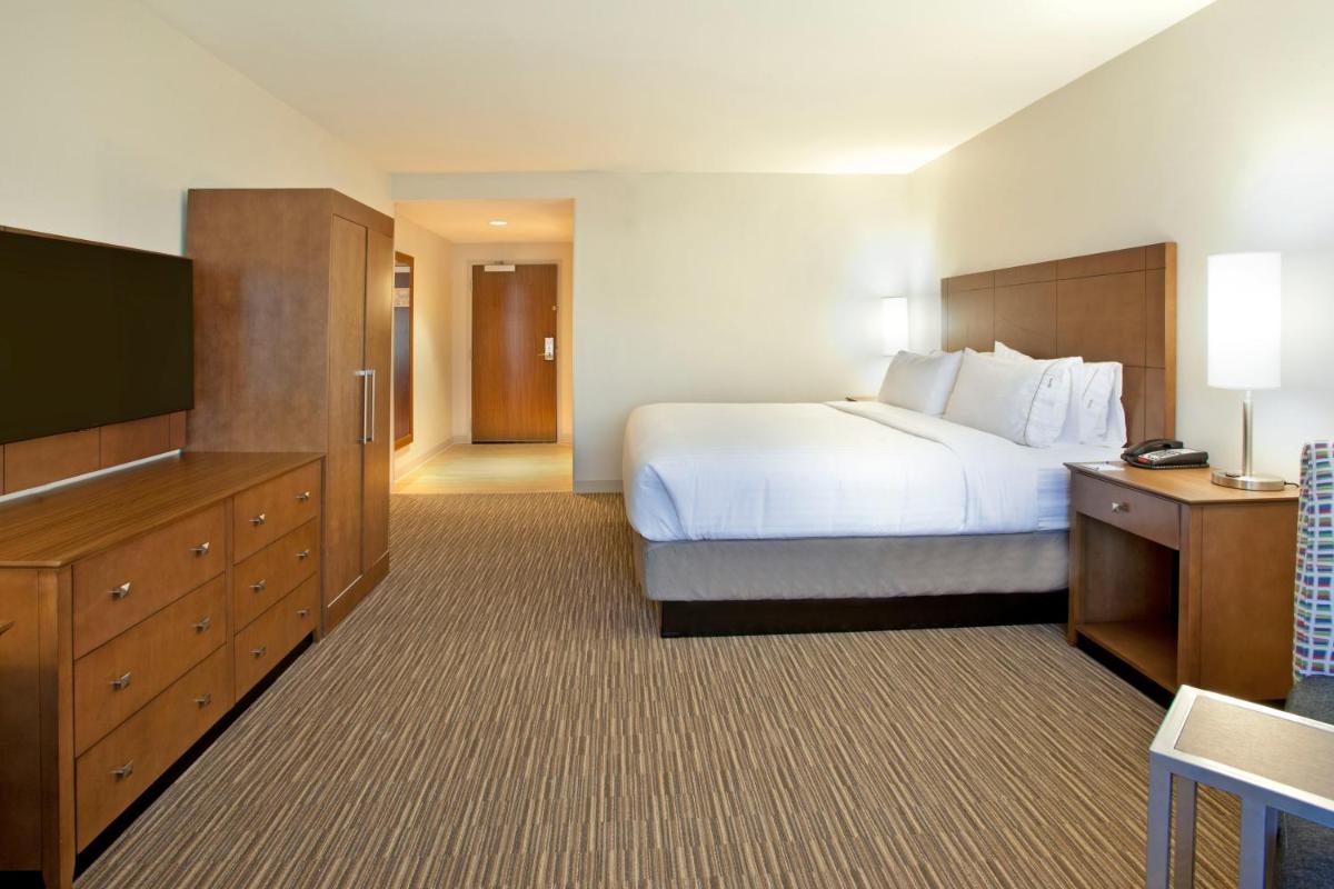 Holiday Inn Express Hotel & Suites Austin Downtown an IHG Hotel - image 7