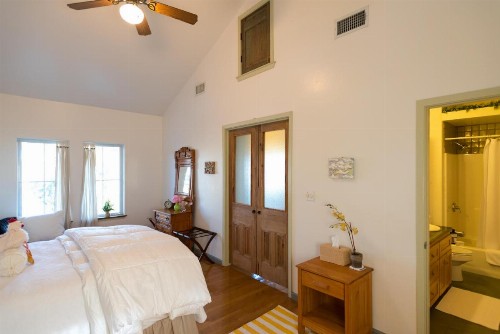 Lake Austin Luxury Guesthouse Cabin & Suite Retreat - image 12