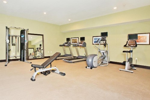 Staybridge Suites Austin South Interstate Hwy 35 an IHG Hotel - image 2