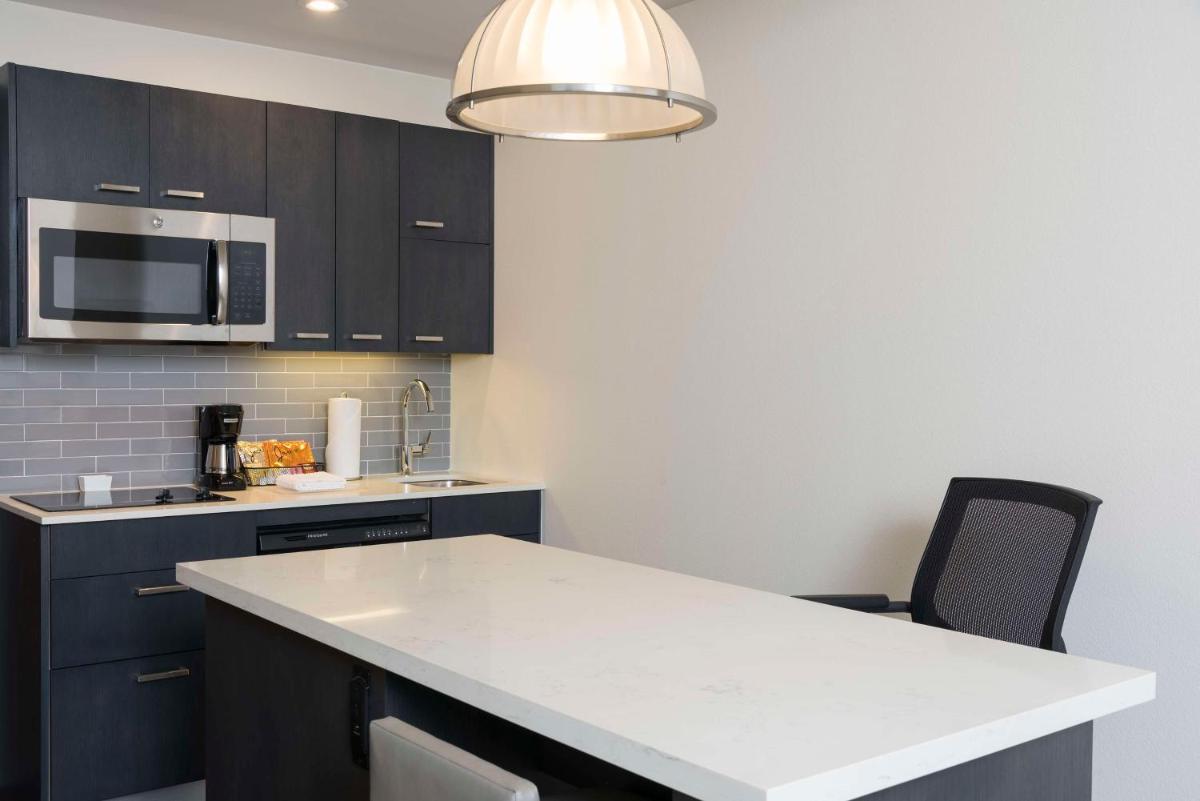 Hyatt House Austin/Downtown - image 6