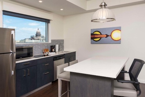Hyatt House Austin/Downtown - image 8