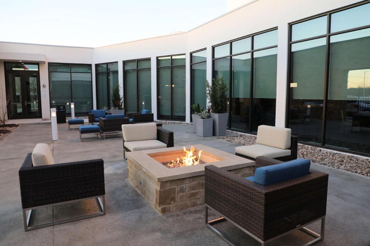 Hilton Garden Inn Austin Airport - image 2