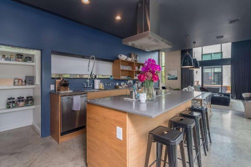 Contemporary Home In Downtown Austin - image 6