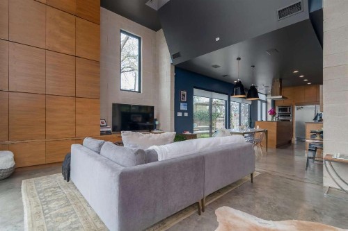 Contemporary Home In Downtown Austin - image 7