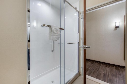 Comfort Suites - South Austin - image 22