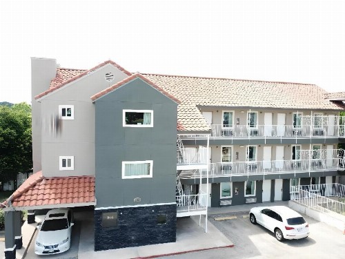 Village Motor Inn - image 12