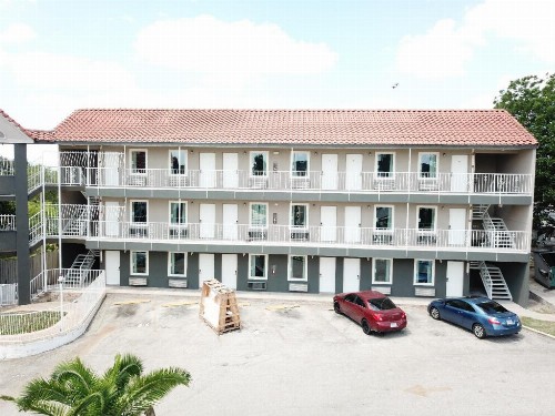 Village Motor Inn - image 4