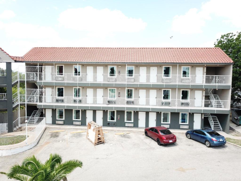 Village Motor Inn - image 4