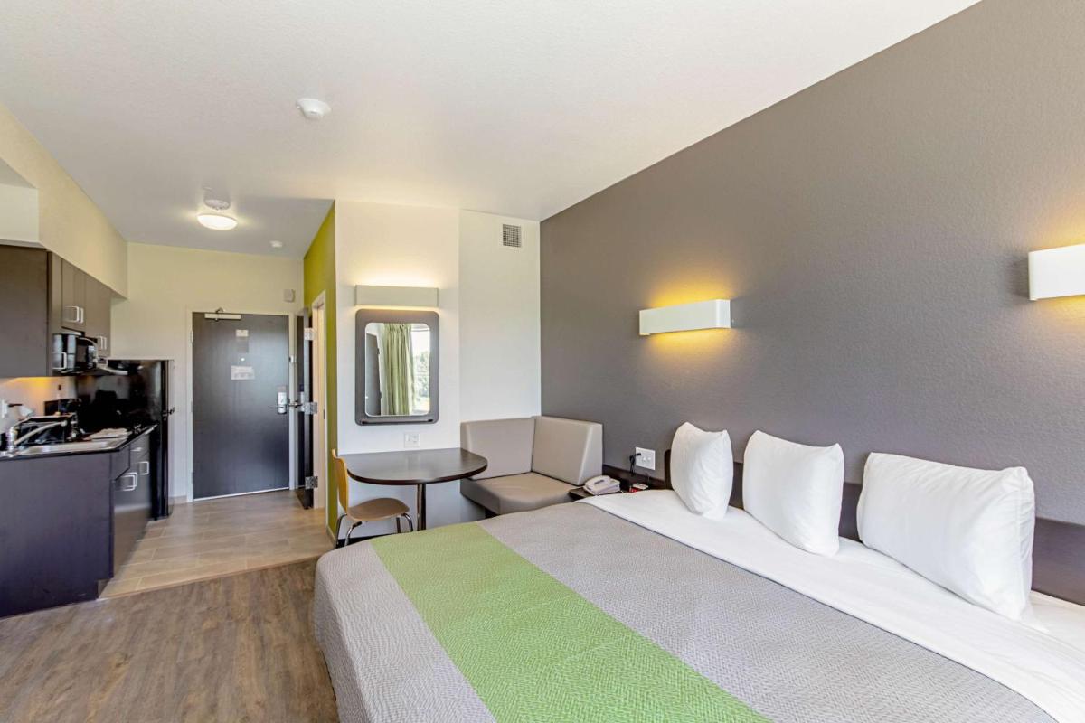 Studio 6 Austin Airport - image 2