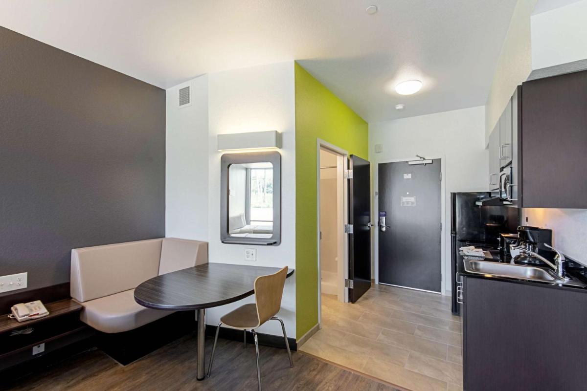 Studio 6 Austin Airport - image 3
